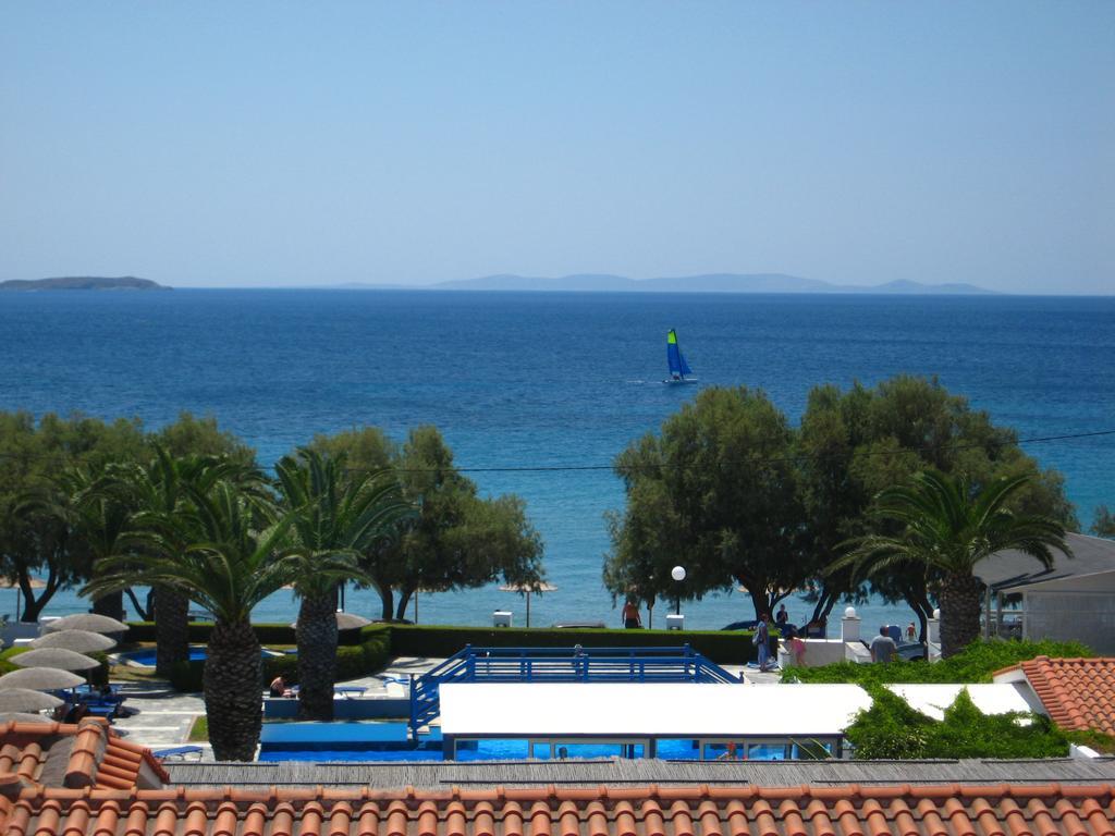 Zefiros Beach Hotel Mykali Exterior photo