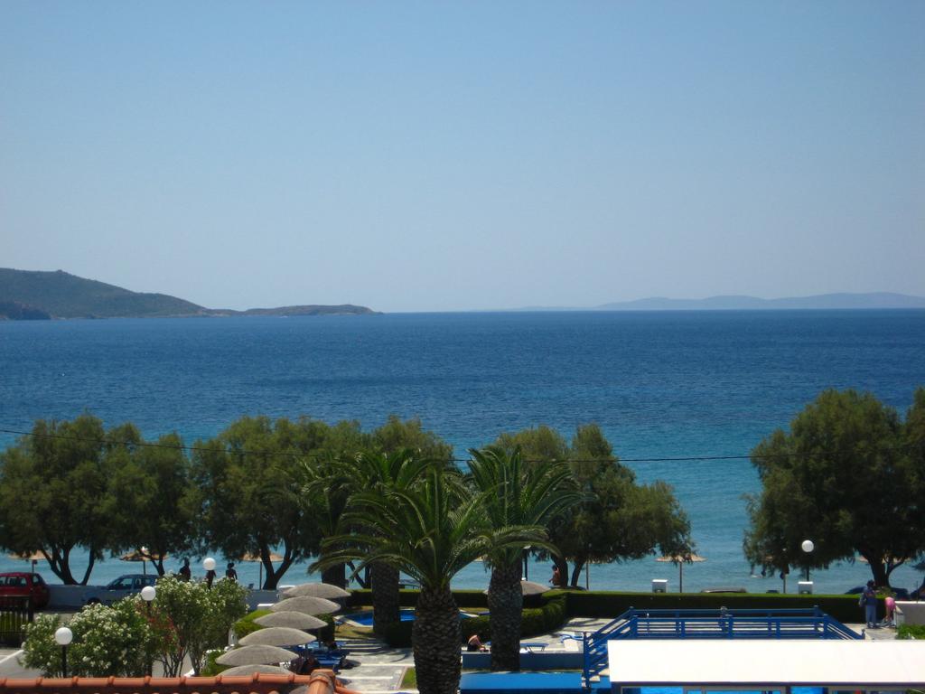 Zefiros Beach Hotel Mykali Exterior photo