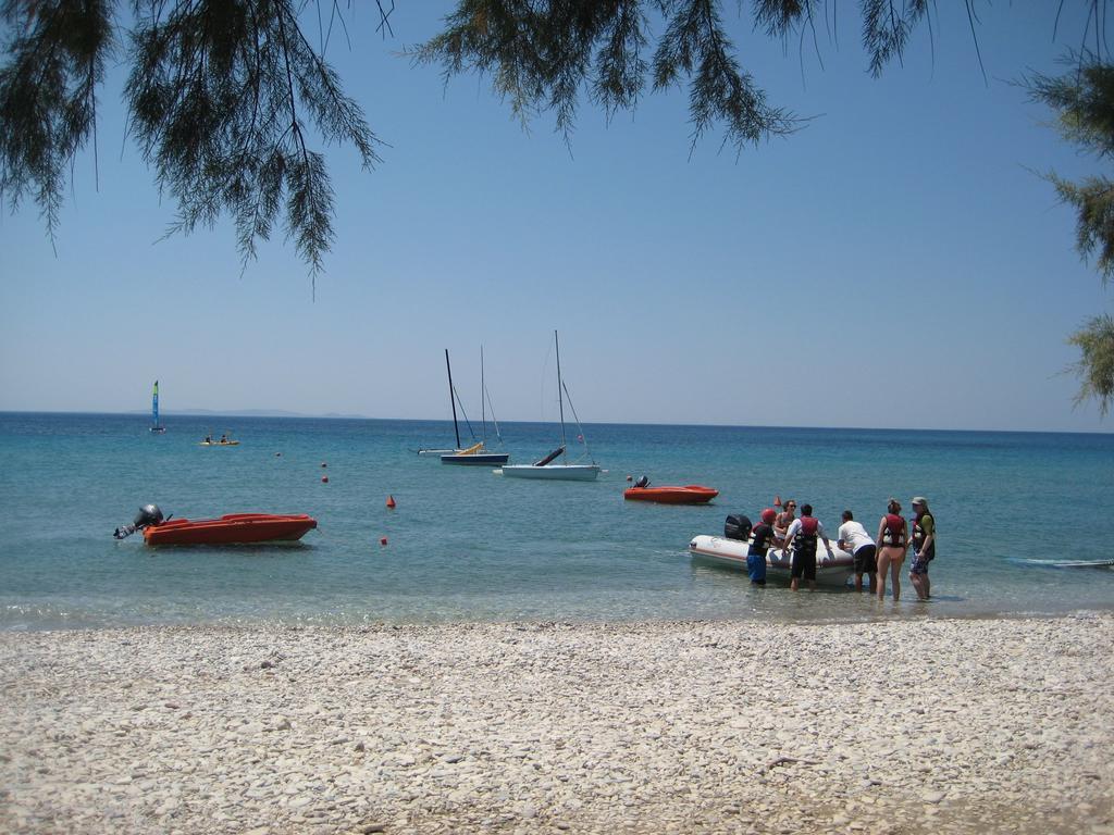Zefiros Beach Hotel Mykali Exterior photo