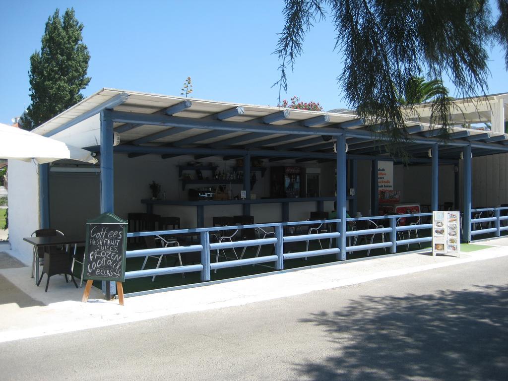 Zefiros Beach Hotel Mykali Exterior photo